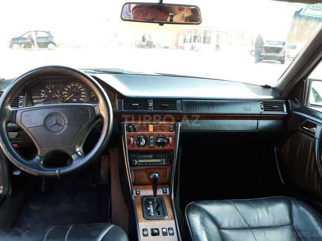 Mercedes E 220 1995, 272,000 km - 2.2 л - Gəncə