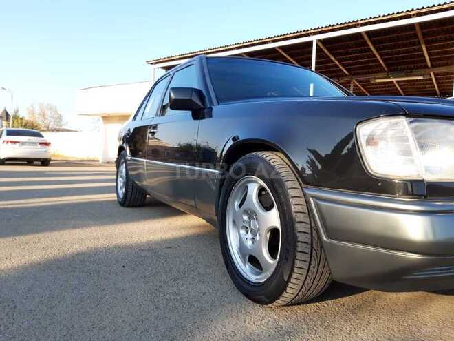 Mercedes E 220 1995, 272,000 km - 2.2 л - Gəncə