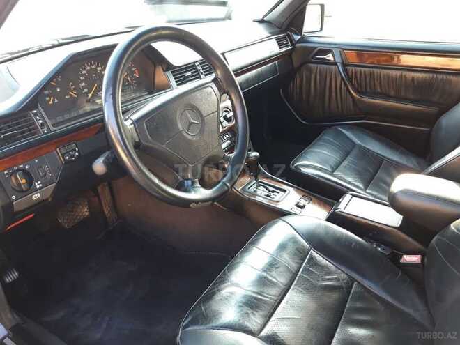 Mercedes E 220 1995, 272,000 km - 2.2 л - Gəncə