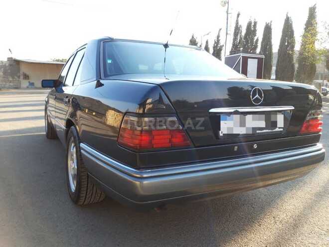 Mercedes E 220 1995, 272,000 km - 2.2 л - Gəncə