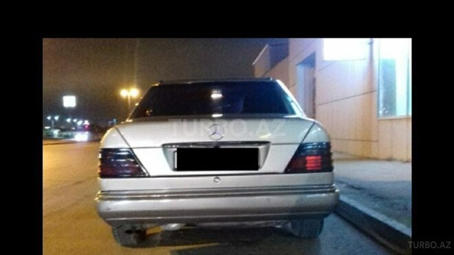 Mercedes E 220 1993, 399,000 km - 2.2 л - Bakı