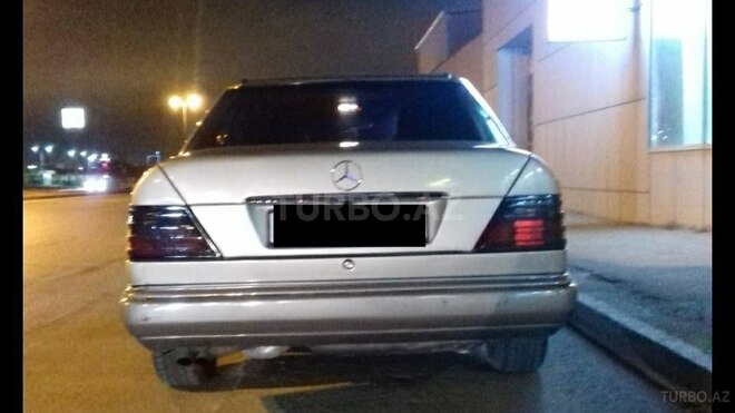 Mercedes E 230 1993, 399,000 km - 2.3 л - Bakı