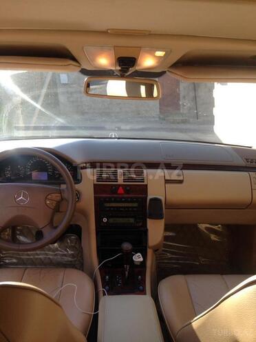 Mercedes E 240 2000, 264,500 km - 2.6 л - Bakı