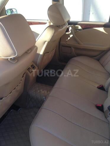 Mercedes E 240 2000, 264,500 km - 2.6 л - Bakı