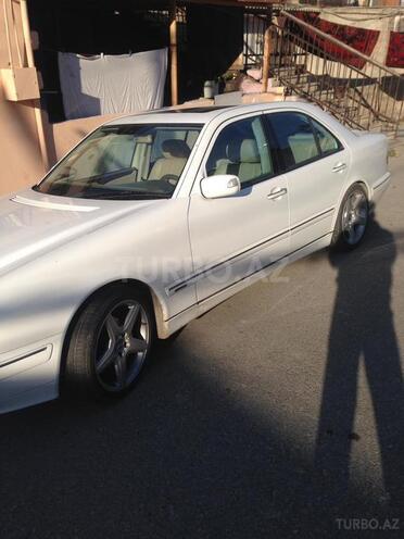 Mercedes E 240 2000, 264,500 km - 2.6 л - Bakı