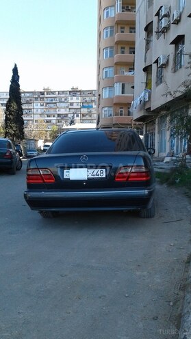 Mercedes E 320 2001, 44,000 km - 3.2 l - Bakı