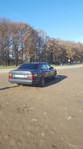 Mercedes E 250 1988, 254,345 km - 2.5 l - Cəlilabad