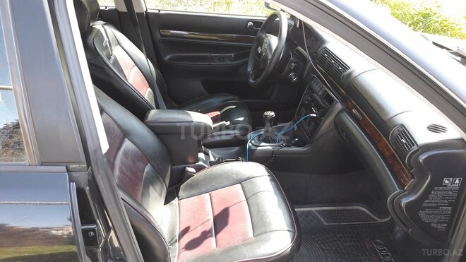 Audi A4 1995, 220,000 km - 2.4 l - Bakı