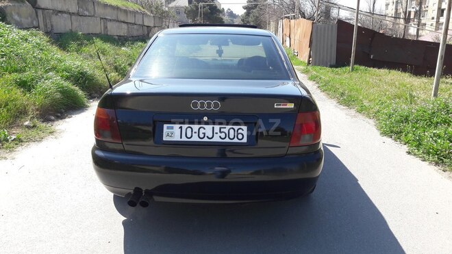 Audi A4 1995, 220,000 km - 2.4 l - Bakı