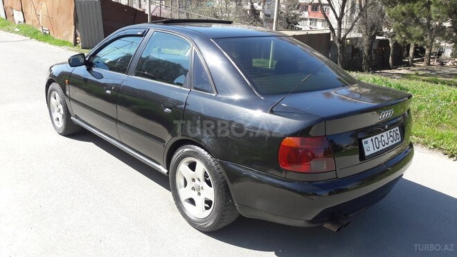 Audi A4 1995, 220,000 km - 2.4 l - Bakı