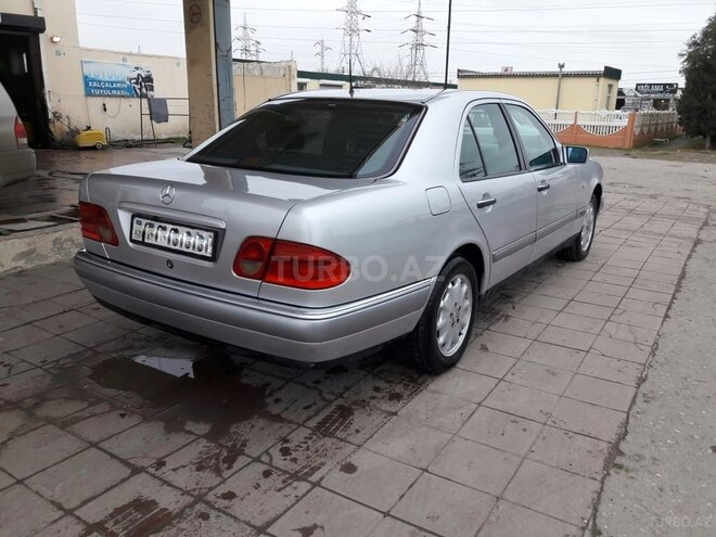 Mercedes E 220 1997, 361,000 km - 2.2 л - Sumqayıt