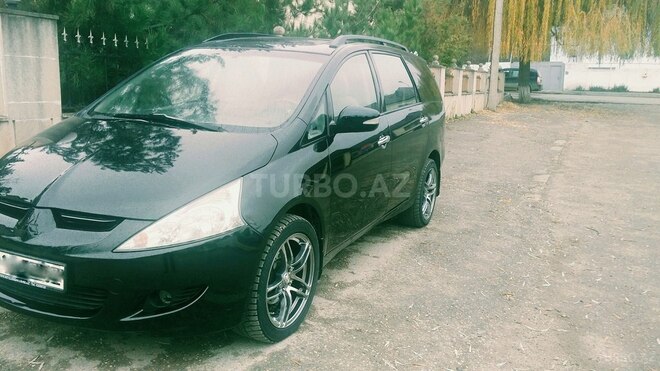Mitsubishi Grandis 2007, 250,000 km - 2.4 l - Qusar