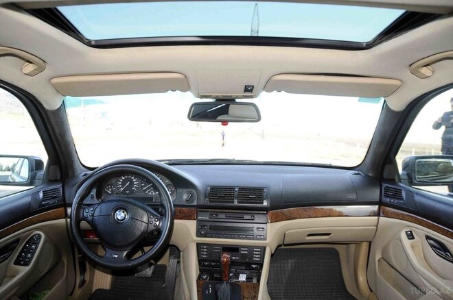 BMW 525 2001, 264,000 km - 2.5 l - İsmayıllı
