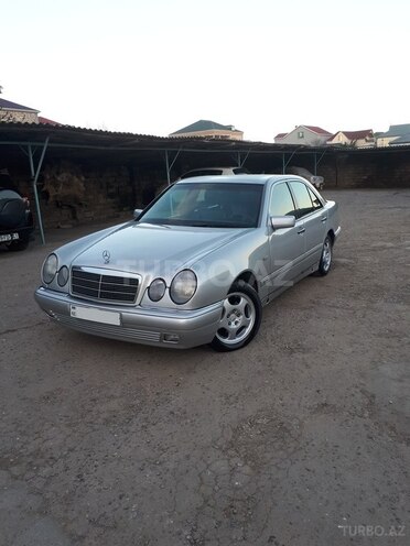Mercedes E 220 1998, 300,000 km - 2.2 л - Bakı