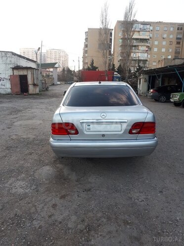 Mercedes E 220 1998, 300,000 km - 2.2 л - Bakı