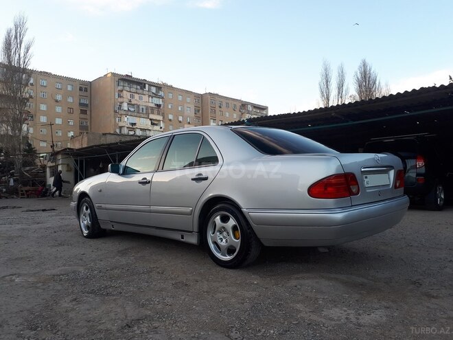 Mercedes E 220 1998, 300,000 km - 2.2 л - Bakı
