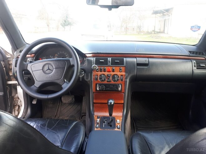 Mercedes E 220 1998, 300,000 km - 2.2 л - Bakı