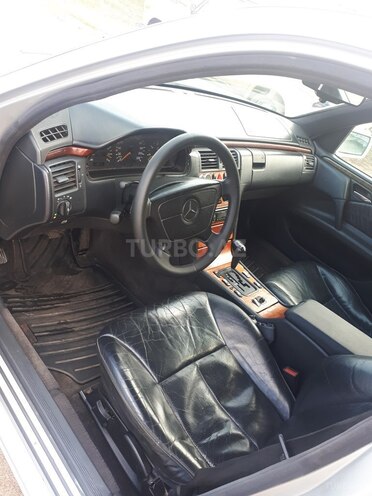 Mercedes E 220 1998, 300,000 km - 2.2 л - Bakı