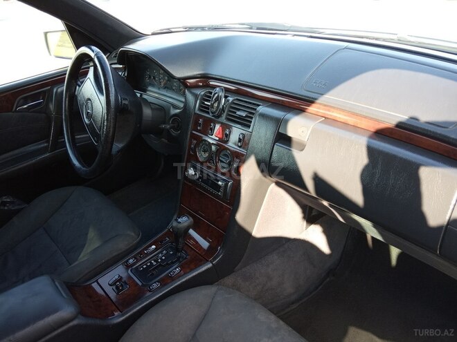 Mercedes E 230 1997, 317,327 km - 2.3 l - Mingəçevir