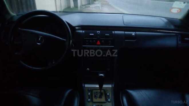 Mercedes E 240 2001, 247,000 km - 2.4 l - Bakı