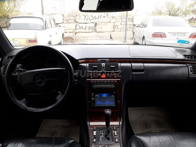 Mercedes E 240 1997, 414,000 km - 2.4 l - Bakı