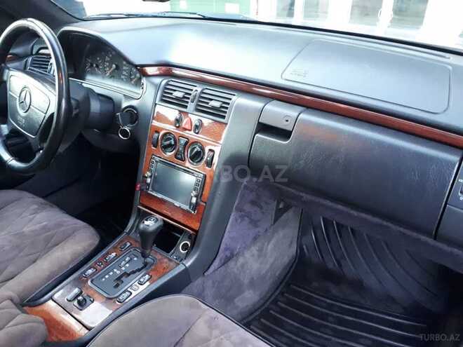 Mercedes E 200 1997, 497,000 km - 2.0 l - Saatlı