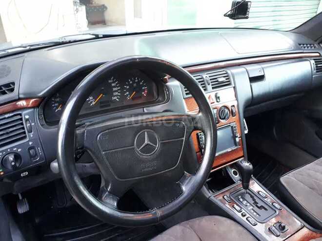 Mercedes E 200 1997, 497,000 km - 2.0 l - Saatlı
