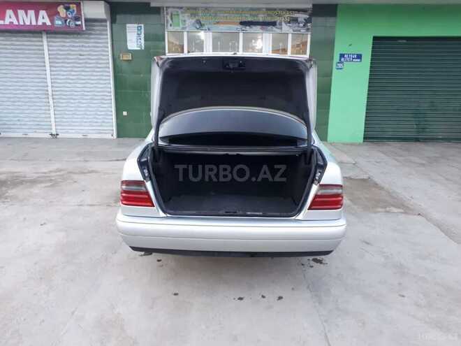 Mercedes E 200 1997, 497,000 km - 2.0 l - Saatlı