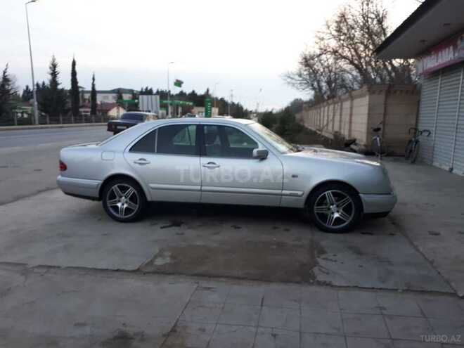Mercedes E 200 1997, 497,000 km - 2.0 l - Saatlı