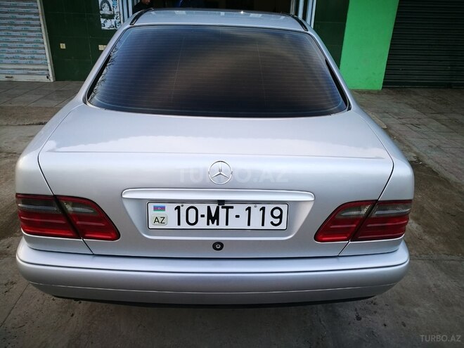 Mercedes E 200 1997, 497,000 km - 2.0 l - Saatlı