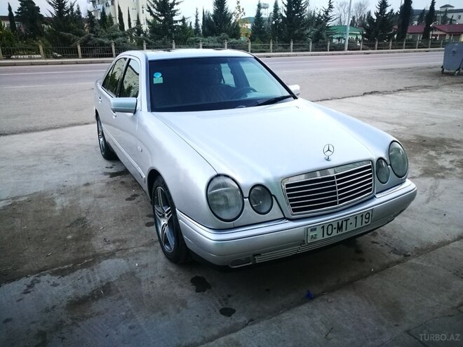 Mercedes E 200 1997, 497,000 km - 2.0 l - Saatlı