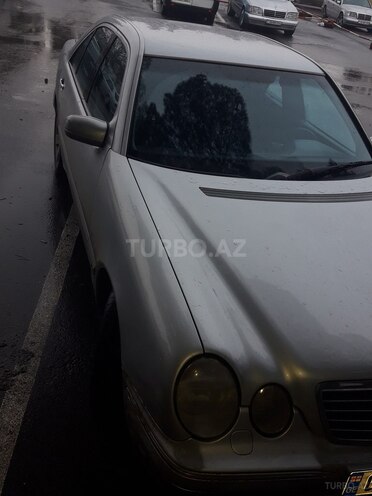 Mercedes E 240 2001, 175,000 km - 2.6 l - Bakı