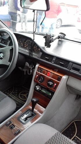 Mercedes E 230 1991, 325,000 km - 2.3 l - Bakı
