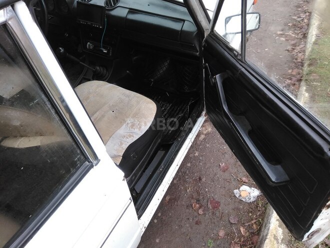 LADA (VAZ) 2106 1982, 975,400 km - 1.6 l - Salyan