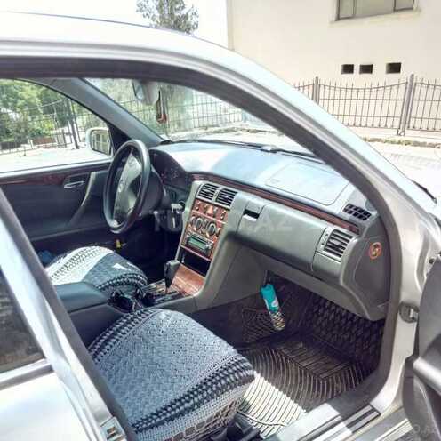 Mercedes E 220 2001, 300,000 km - 2.2 л - Bakı
