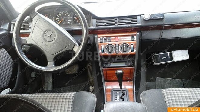 Mercedes E 300 1991, 300,000 km - 0.3 l - Bakı
