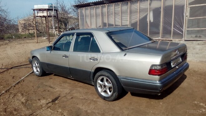 Mercedes E 300 1991, 300,000 km - 0.3 l - Bakı