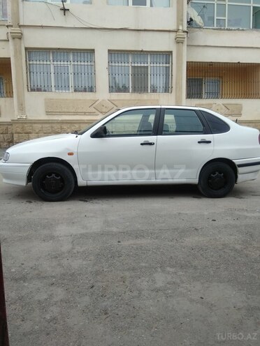 Volkswagen Polo 1995, 287,528 km - 1.6 l - Bakı