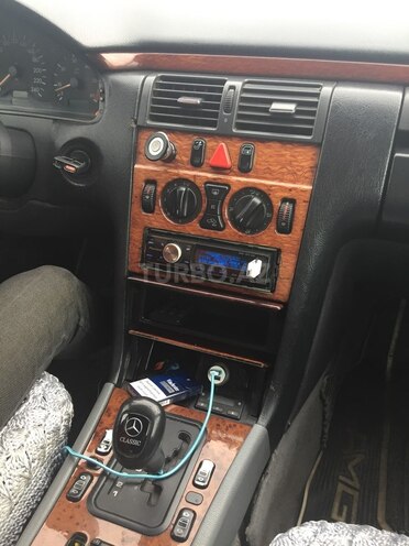 Mercedes E 220 1999, 428,000 km - 2.2 l - Bakı