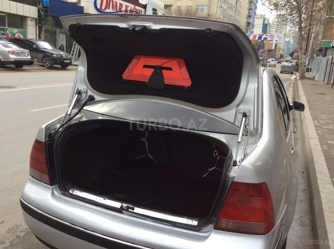 Volkswagen Bora 2003, 300,000 km - 1.6 l - Bakı