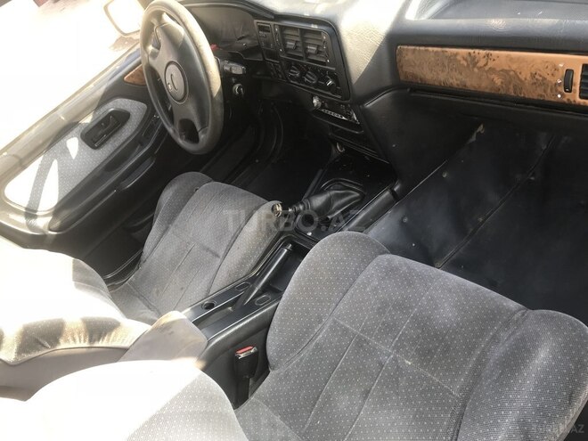 Ford  1992, 156,477 km - 2.0 l - Bərdə