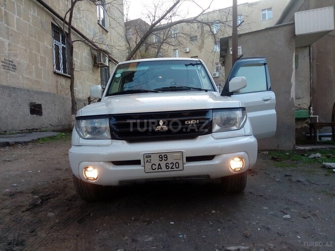 Mitsubishi Pajero io 2000, 200,000 km - 2.0 л - Bakı