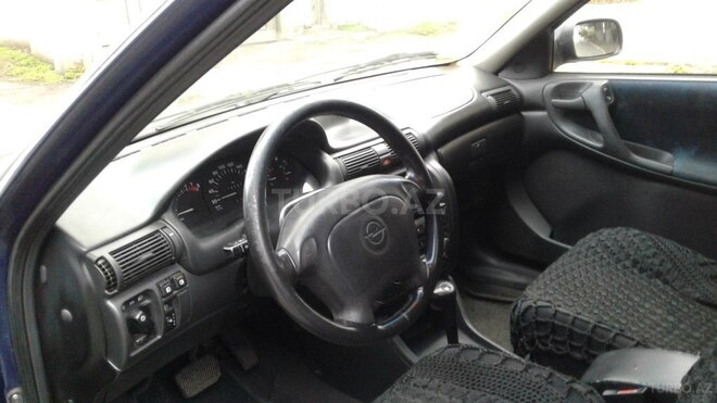 Opel Astra 1996, 180,000 km - 2.0 л - Bakı