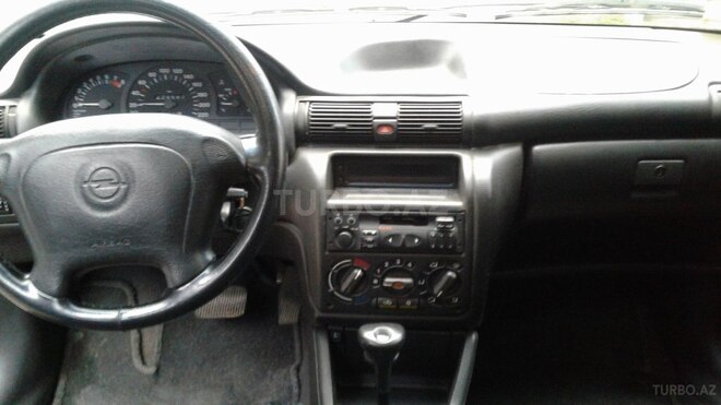 Opel Astra 1996, 180,000 km - 2.0 л - Bakı