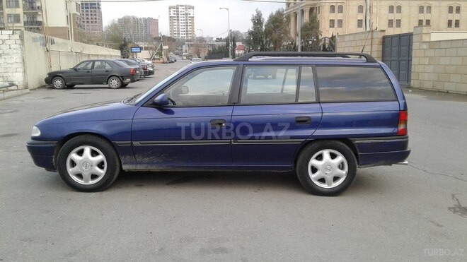Opel Astra 1996, 180,000 km - 2.0 л - Bakı
