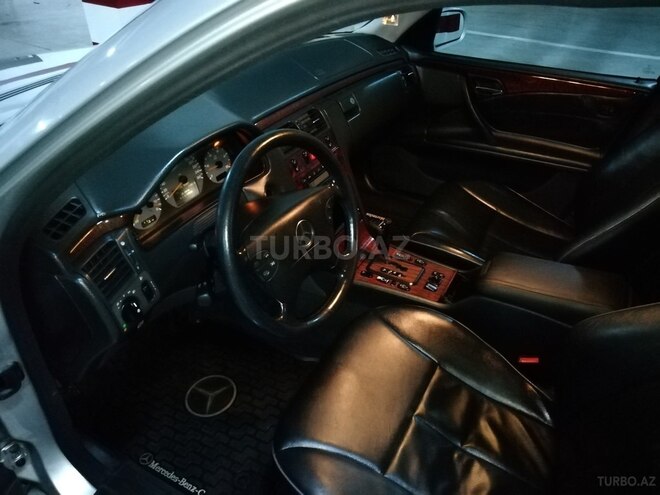 Mercedes E 270 2000, 256,200 km - 2.7 l - Bakı