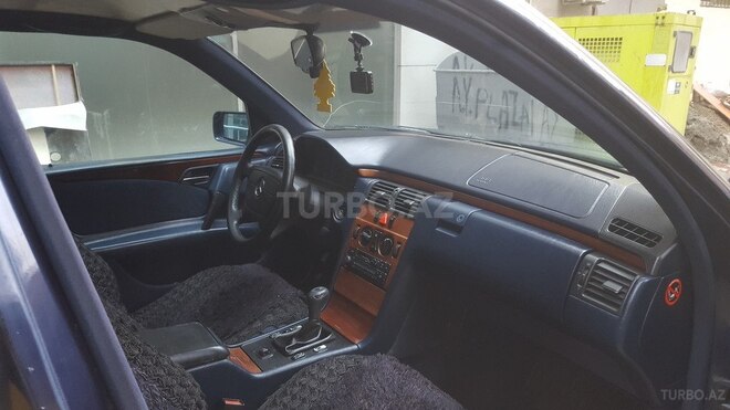 Mercedes E 220 1996, 245,247 km - 2.2 l - Bakı