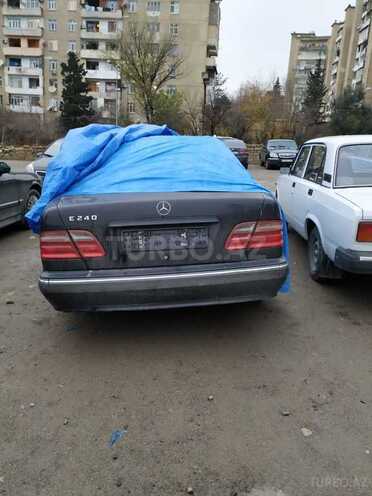 Mercedes E 240 2001, 215,000 km - 2.4 l - Bakı