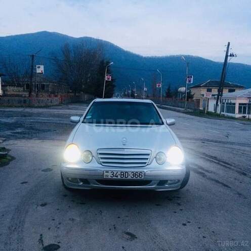 Mercedes E 240 2000, 301,588 km - 2.6 l - Qax