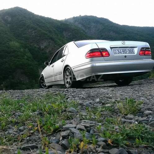 Mercedes E 240 2000, 301,588 km - 2.6 l - Qax